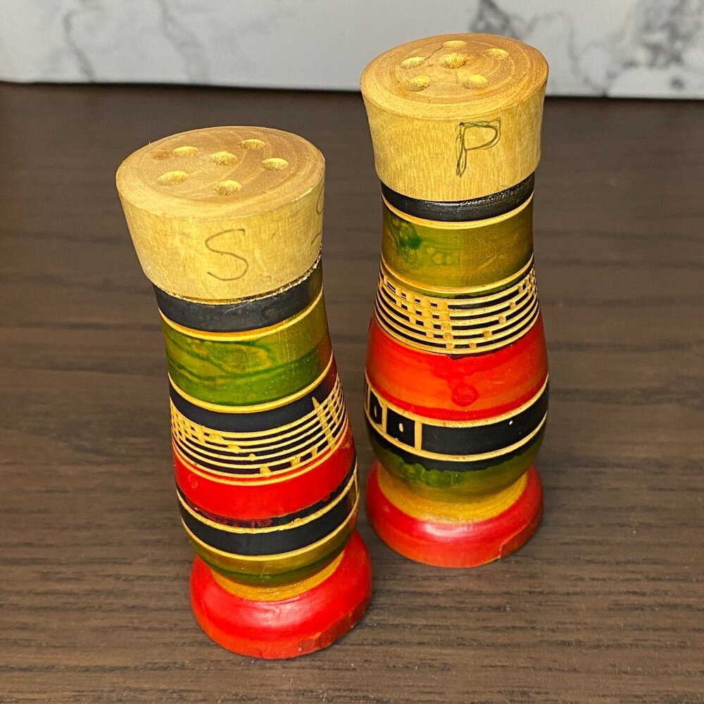 Vintage Wood Florida Salt and Pepper Shakers Hand Carved and Hand Painted READ